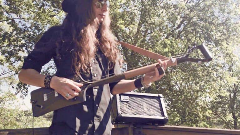 Justin Johnson - Crankin' Up the 3-String Spade Guitar photo